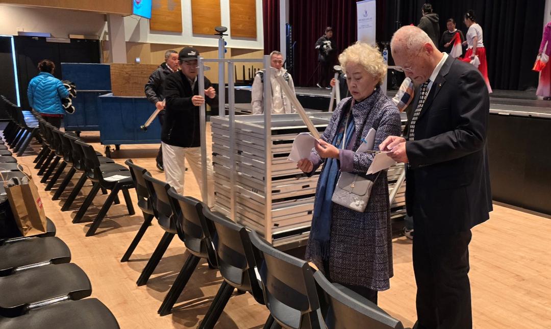 å›¾ç‰‡åŒ…å�« äºº, å®¤å†…, æ¡Œå­�, ç”·äºº

AI ç”Ÿæˆ�çš„å†…å®¹å�¯èƒ½ä¸�æ­£ç¡®ã€‚