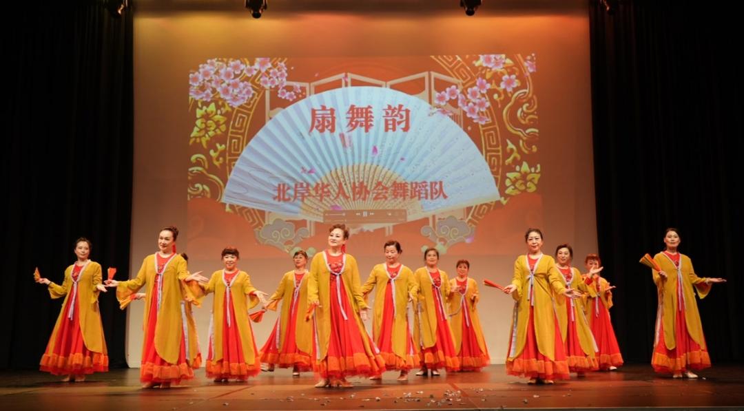 å›¾ç‰‡åŒ…å�« è·³èˆ�, æ¡Œå­�, ç«™, å¯¹ç�€

AI ç”Ÿæˆ�çš„å†…å®¹å�¯èƒ½ä¸�æ­£ç¡®ã€‚