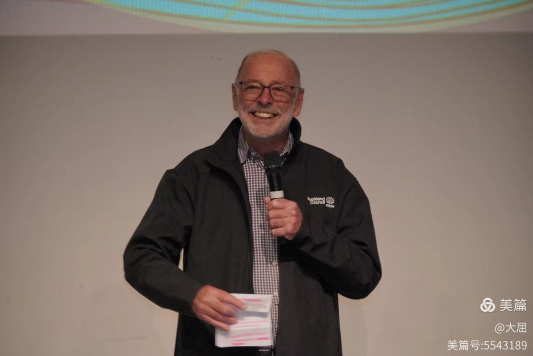 ç”·äººç«™åœ¨é‚£é‡Œ

AI ç”Ÿæˆ�çš„å†…å®¹å�¯èƒ½ä¸�æ­£ç¡®ã€‚