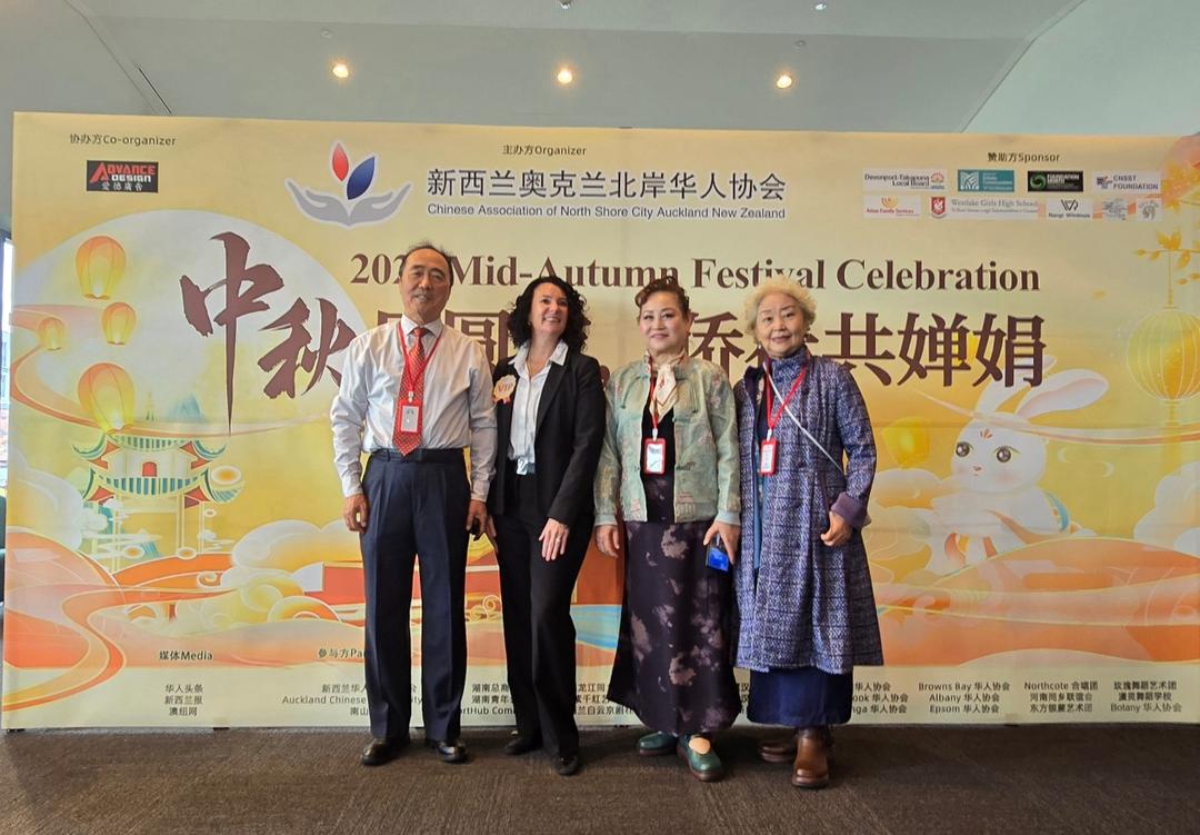 ä¸€ç¾¤äººç«™åœ¨ä¸€èµ·å�ˆå½±

AI ç”Ÿæˆ�çš„å†…å®¹å�¯èƒ½ä¸�æ­£ç¡®ã€‚