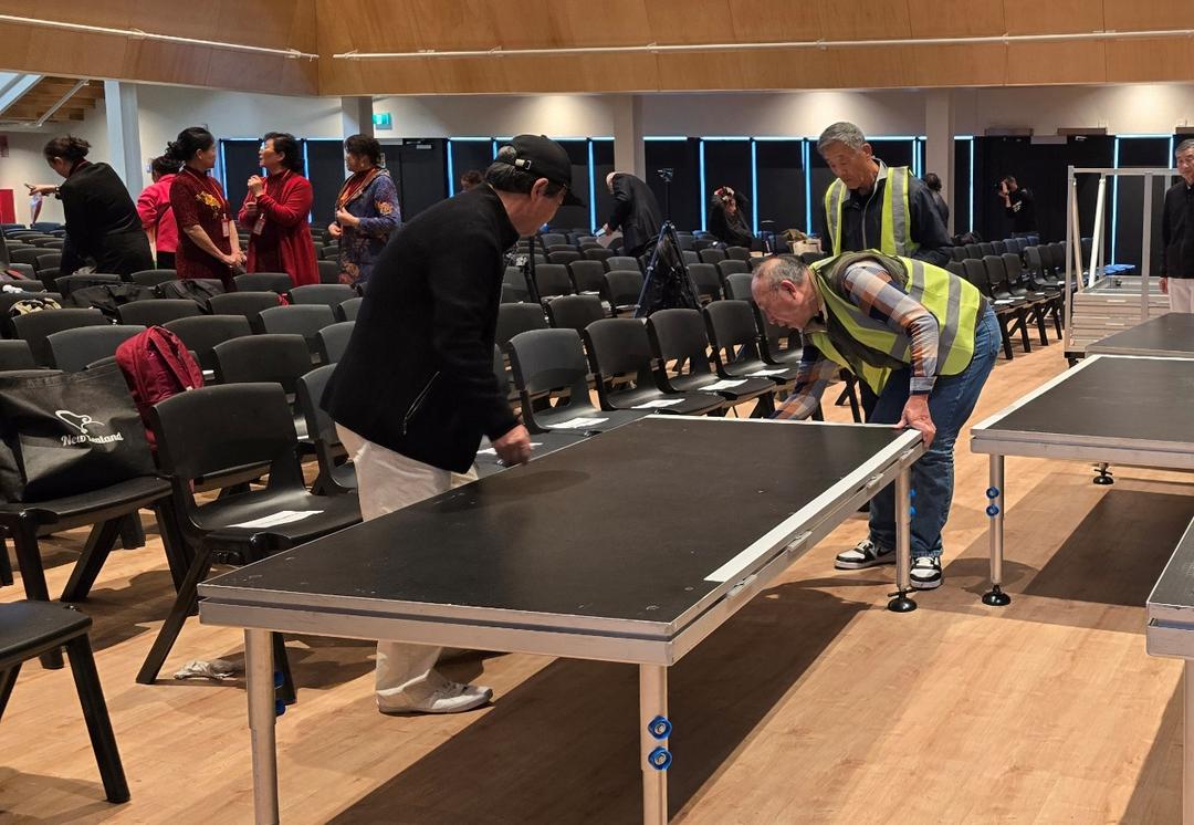 äººä»¬åœ¨çœ‹å�°ä¸Šçš„äººåœ¨æ¡Œå­�å‰�

AI ç”Ÿæˆ�çš„å†…å®¹å�¯èƒ½ä¸�æ­£ç¡®ã€‚