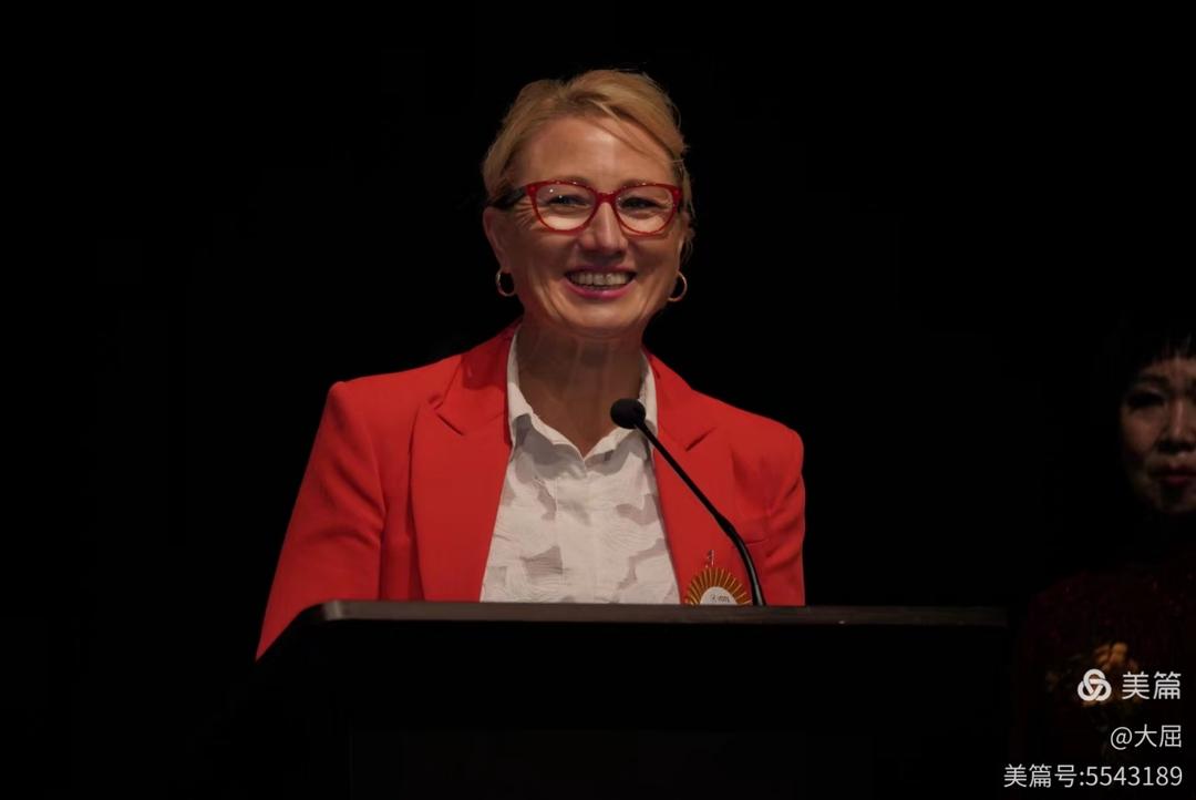 å±�å¹•ä¸Šçš„ç”·äºº

AI ç”Ÿæˆ�çš„å†…å®¹å�¯èƒ½ä¸�æ­£ç¡®ã€‚