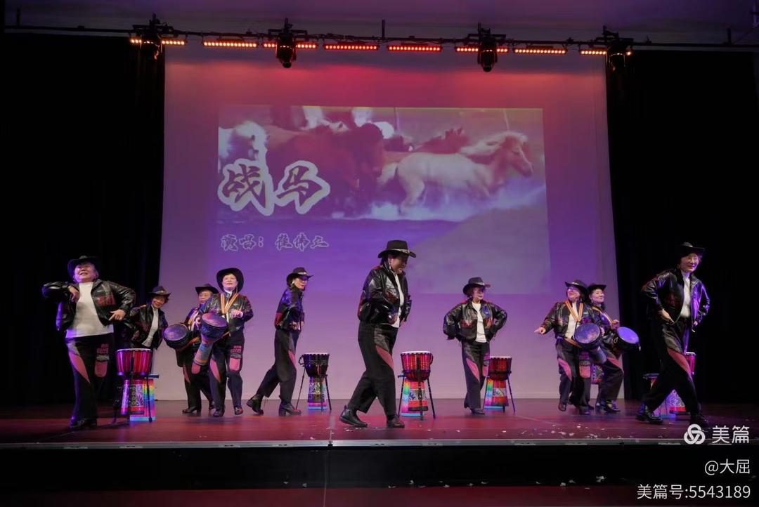 ä¸€ç¾¤äººåœ¨å�°ä¸Šè¡¨æ¼”çš„äººå€’ä¸€è¾¹çš„ç…§ç‰‡

AI ç”Ÿæˆ�çš„å†…å®¹å�¯èƒ½ä¸�æ­£ç¡®ã€‚