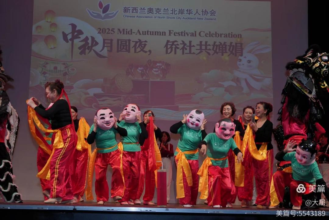 ä¸€ç¾¤äººç«™åœ¨å�°ä¸Š

AI ç”Ÿæˆ�çš„å†…å®¹å�¯èƒ½ä¸�æ­£ç¡®ã€‚