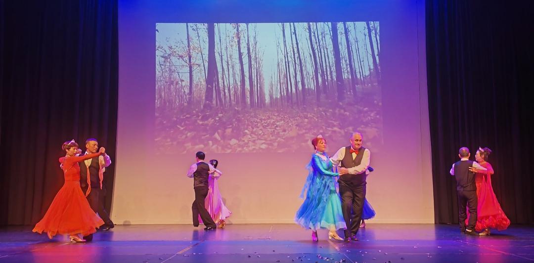 å›¾ç‰‡åŒ…å�« å®¤å†…, æ¡Œå­�, å¥³å­©, å‰�

AI ç”Ÿæˆ�çš„å†…å®¹å�¯èƒ½ä¸�æ­£ç¡®ã€‚