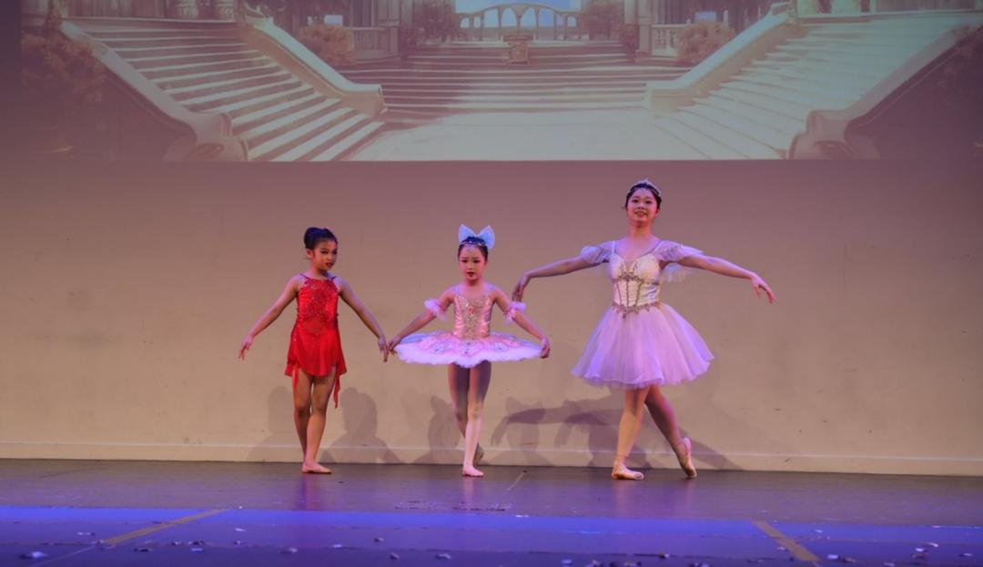 å›¾ç‰‡åŒ…å�« è¿�åŠ¨, ç«™, ç²‰è‰², å†²æµª

AI ç”Ÿæˆ�çš„å†…å®¹å�¯èƒ½ä¸�æ­£ç¡®ã€‚