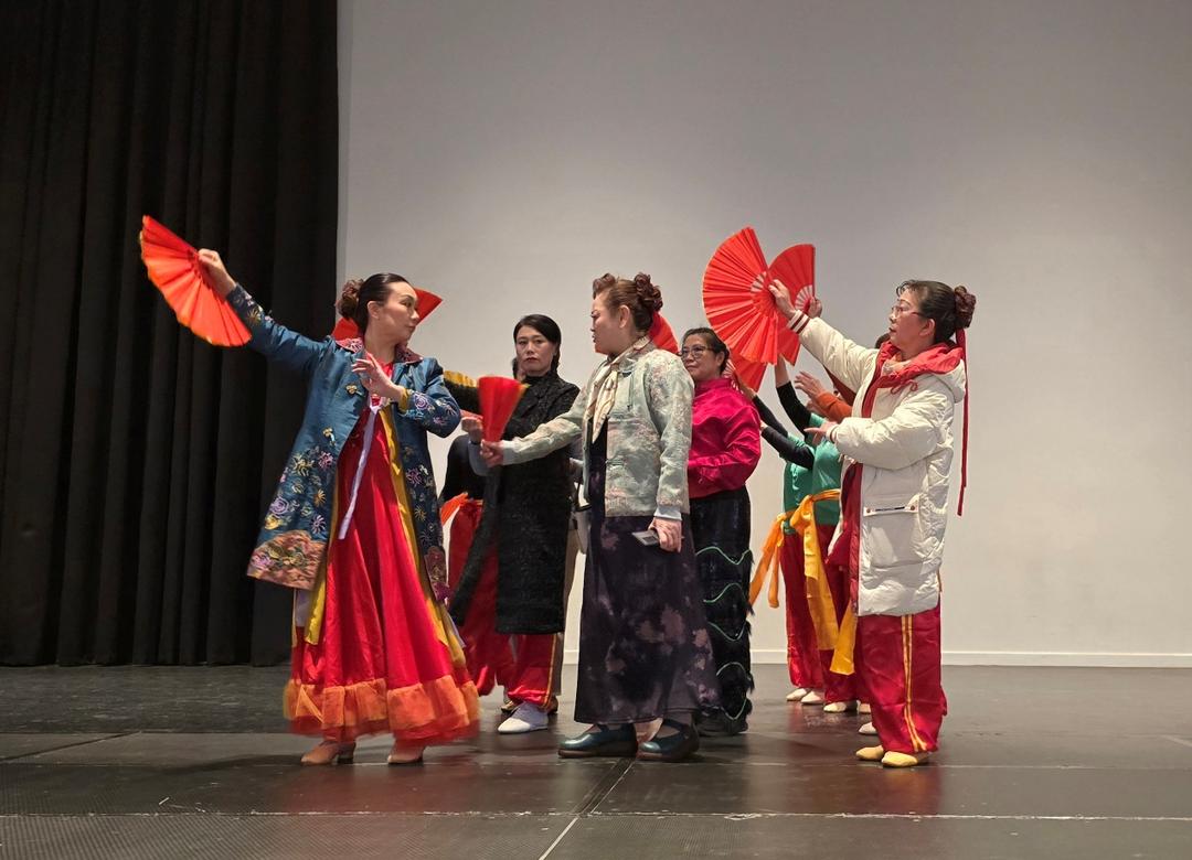 ä¸€ç¾¤ç©¿ç�€æ°‘æ—�æœ�è£…çš„äºº

AI ç”Ÿæˆ�çš„å†…å®¹å�¯èƒ½ä¸�æ­£ç¡®ã€‚