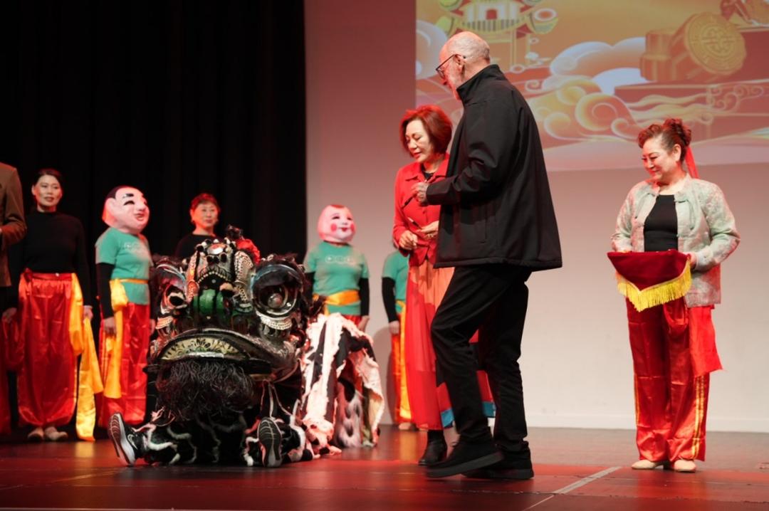 å›¾ç‰‡åŒ…å�« äºº, å®¤å†…, ç”·äºº, ç«™

AI ç”Ÿæˆ�çš„å†…å®¹å�¯èƒ½ä¸�æ­£ç¡®ã€‚