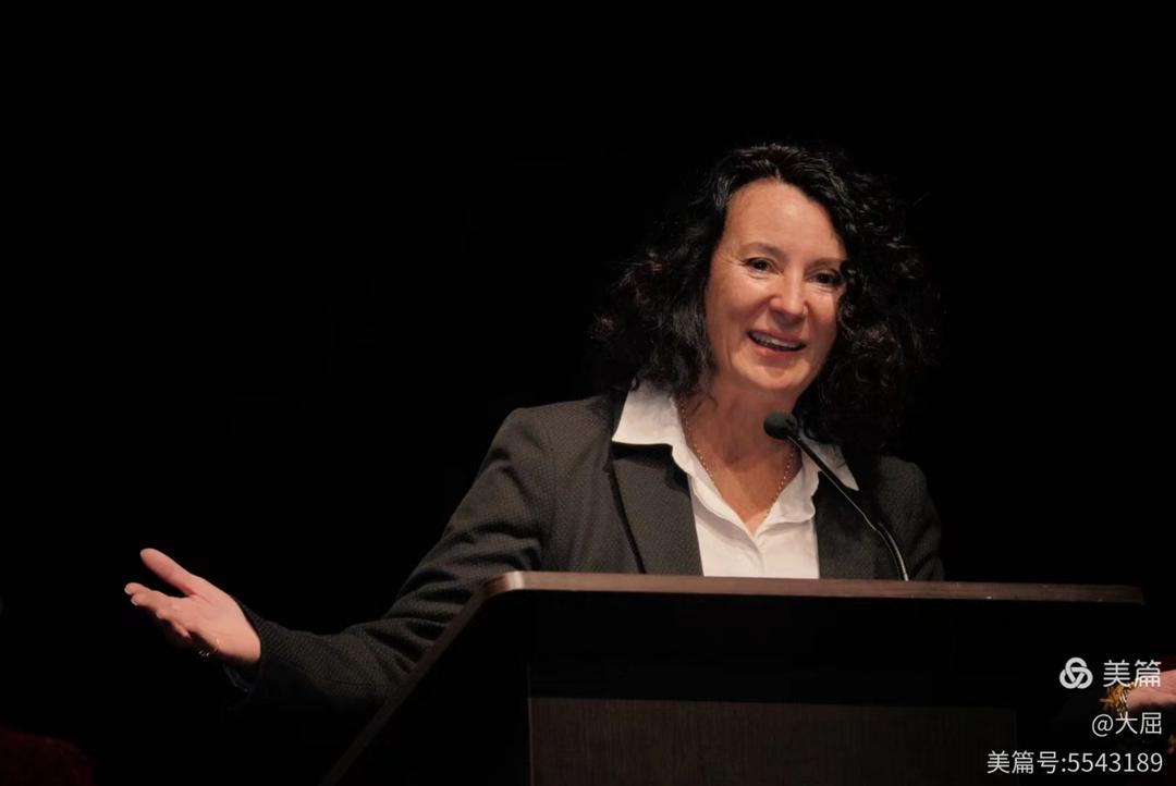 ç”·äººæ‹¿ç�€ç¬”è®°æœ¬ç”µè„‘

AI ç”Ÿæˆ�çš„å†…å®¹å�¯èƒ½ä¸�æ­£ç¡®ã€‚