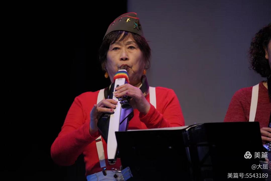 äººä»¬åœ¨çœ‹å�°ä¸Šçš„äººåœ¨æŠ½çƒŸ

AI ç”Ÿæˆ�çš„å†…å®¹å�¯èƒ½ä¸�æ­£ç¡®ã€‚