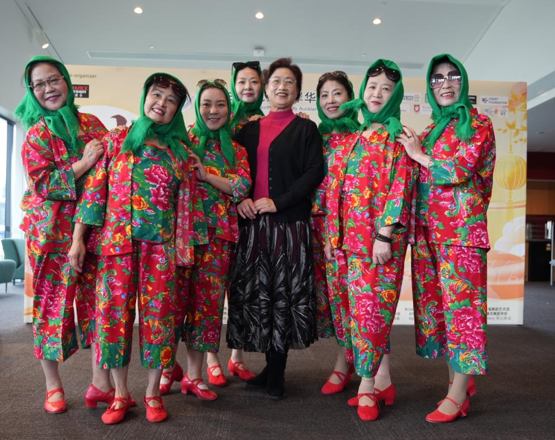 ä¸€ç¾¤äººç«™åœ¨ä¸€èµ·

AI ç”Ÿæˆ�çš„å†…å®¹å�¯èƒ½ä¸�æ­£ç¡®ã€‚