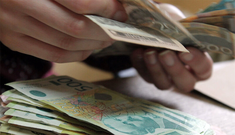 7 月份平均净工资 109,071 第纳尔，中位数净工资 85,000 第纳尔