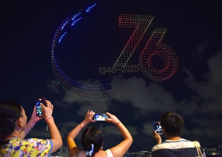 香港举行大型无人机汇演庆祝新中国华诞-华闻时空