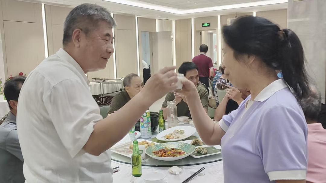 五十年后欢聚昭示着生命辉煌的历程——福州二十三中学七五届高中毕业50周年庆祝活动(二)-华闻时空