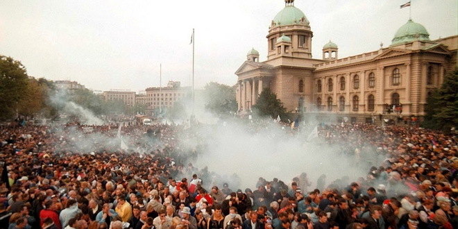 5、十月、变化、米洛舍维奇、议会、jpg、660x330