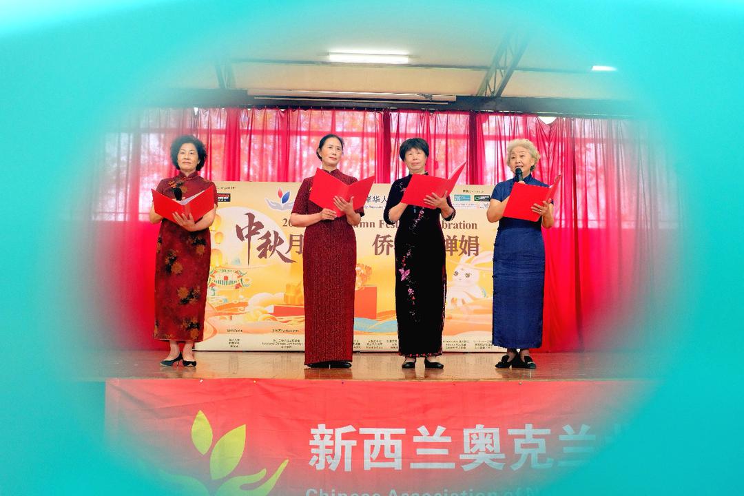 图片包含 游戏机, 消防栓, 灯光

AI 生成的内容可能不正确。