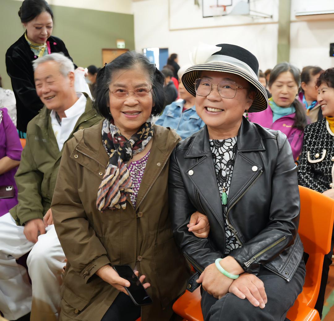 一群穿着制服的人

AI 生成的内容可能不正确。