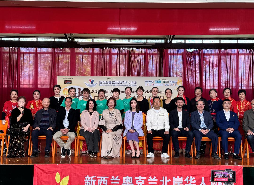 一群人站在台上

AI 生成的内容可能不正确。