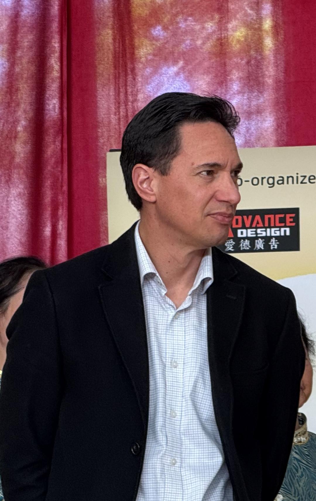 穿西装的男人

AI 生成的内容可能不正确。