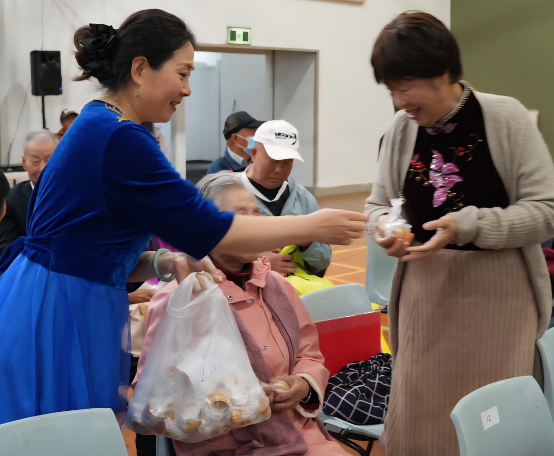 图片包含 人, 室内, 桌子, 男人

AI 生成的内容可能不正确。