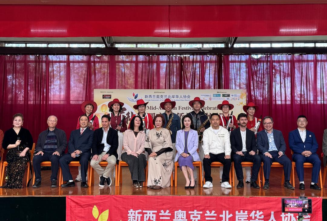 一群人站在台上

AI 生成的内容可能不正确。