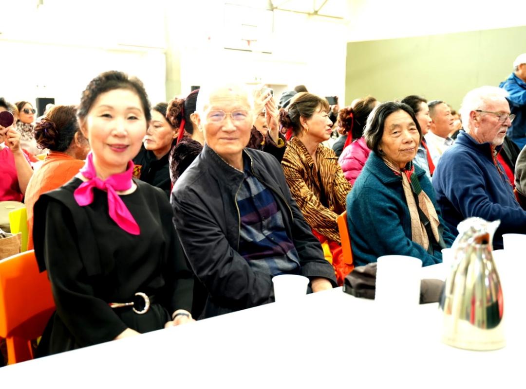 一群人在桌子上

AI 生成的内容可能不正确。