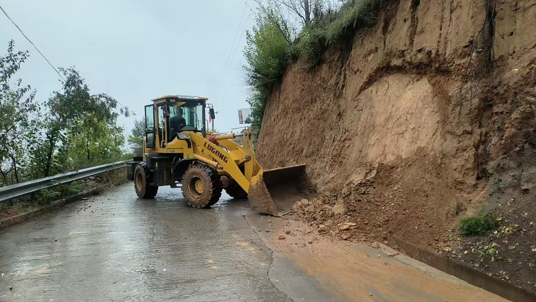 吴堡县郭家沟镇迎战强降雨，风雨里我们一路同行