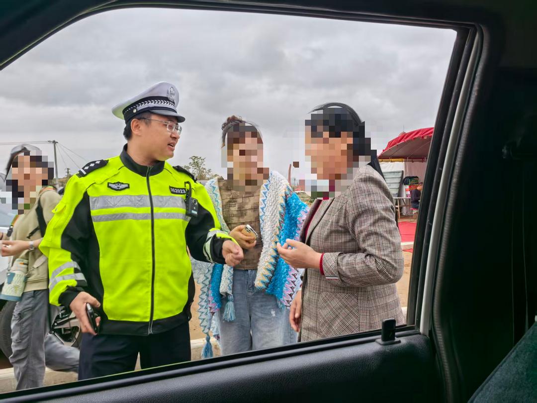 靖边公安:守护平安的“赶路人” 靖边公安:守护平安的“赶路人”