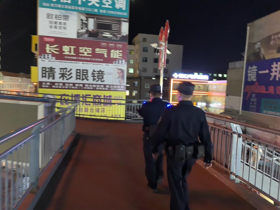 靖边公安:守护平安的“赶路人” 靖边公安:守护平安的“赶路人”