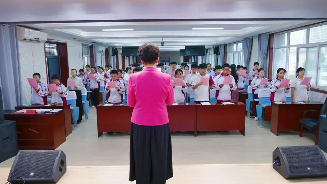 宋馨阳光心理教育被新华网树立为全国样板，23年守护百万青少年