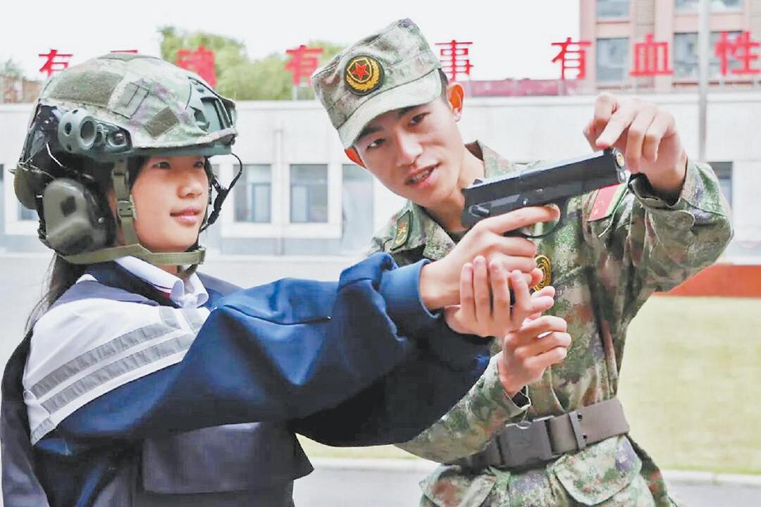 靖边县清华路学校走进靖边县人民武装部国防教育展览馆开展国防教育实践活动