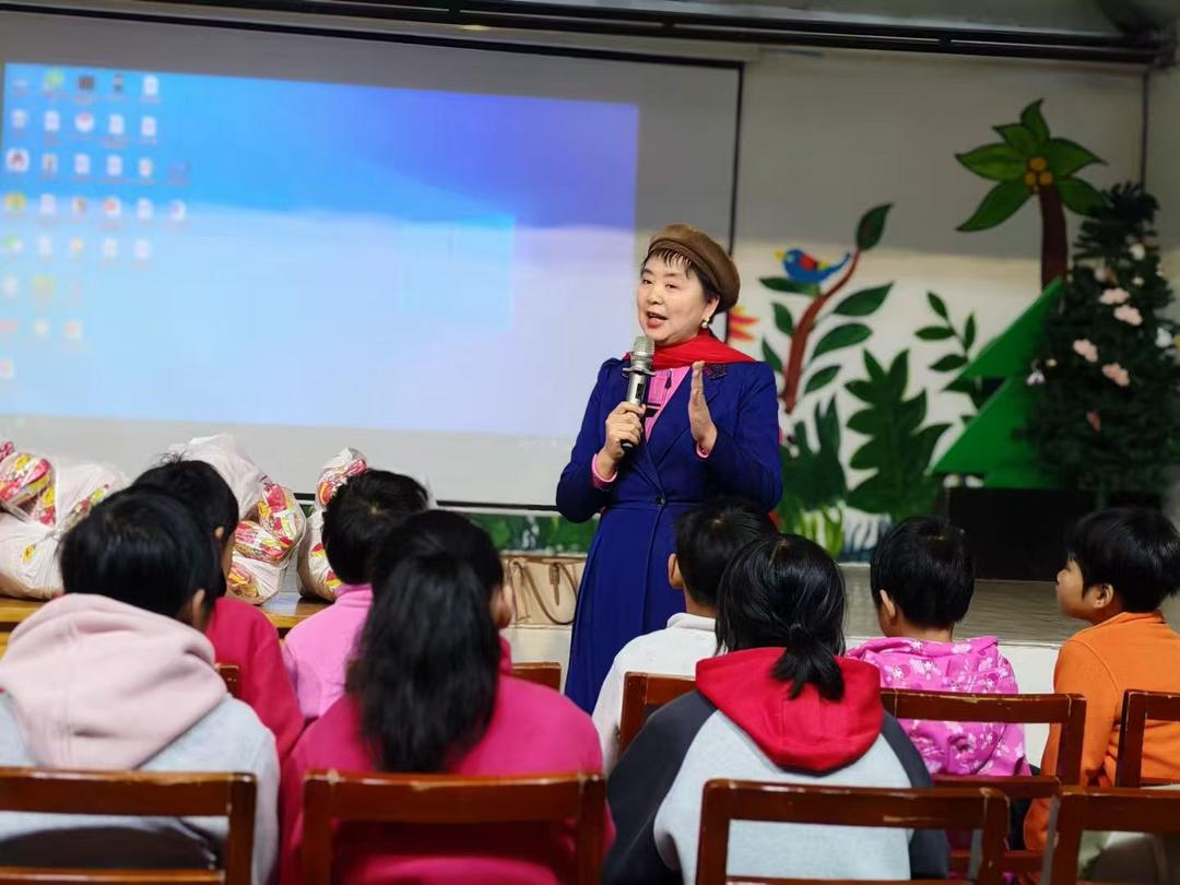 宋馨阳光心理教育被新华网树立为全国样板，23年守护百万青少年