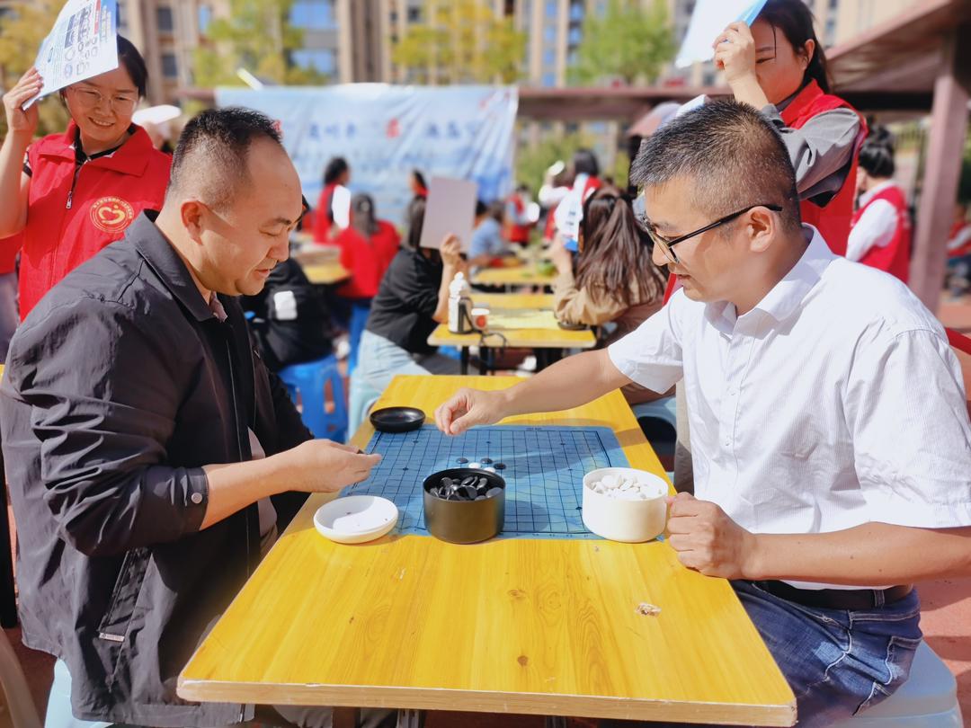 崇文路街道迎滨路社区：棋王争霸赛火爆社区，邻里文化节拉近人心