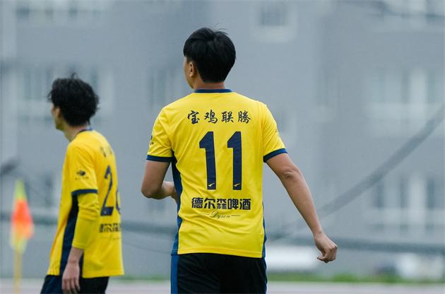 德尔森啤酒赞助的陕西联腾足球队问鼎2025陕西省足球五级联赛总冠军