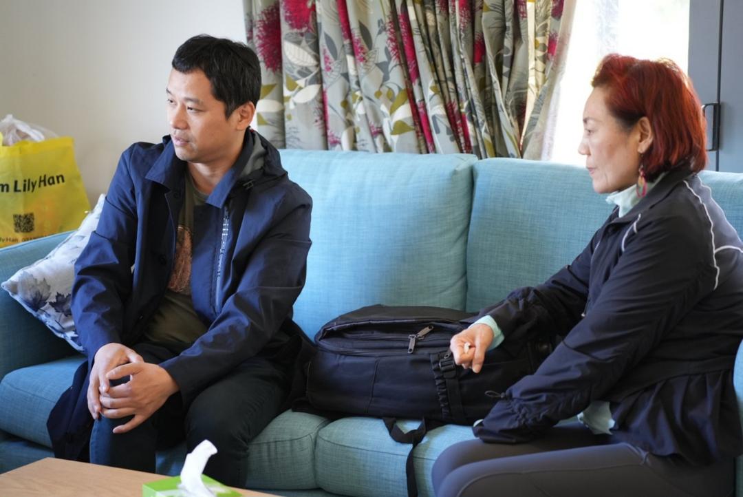 图片包含 人, 室内, 男人, 女人
AI 生成的内容可能不正确。