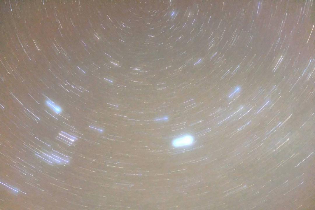 人在游泳
AI 生成的内容可能不正确。