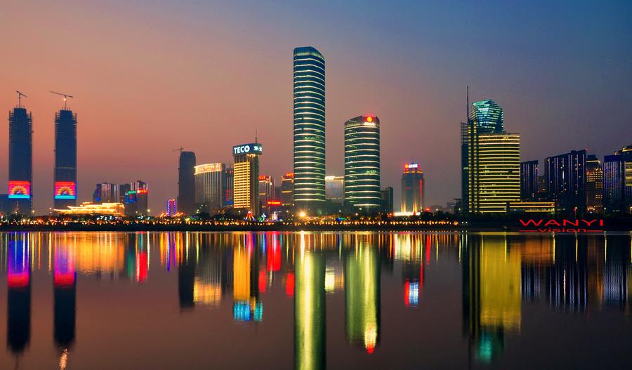 夏婳：一江灯火照我还-华闻时空