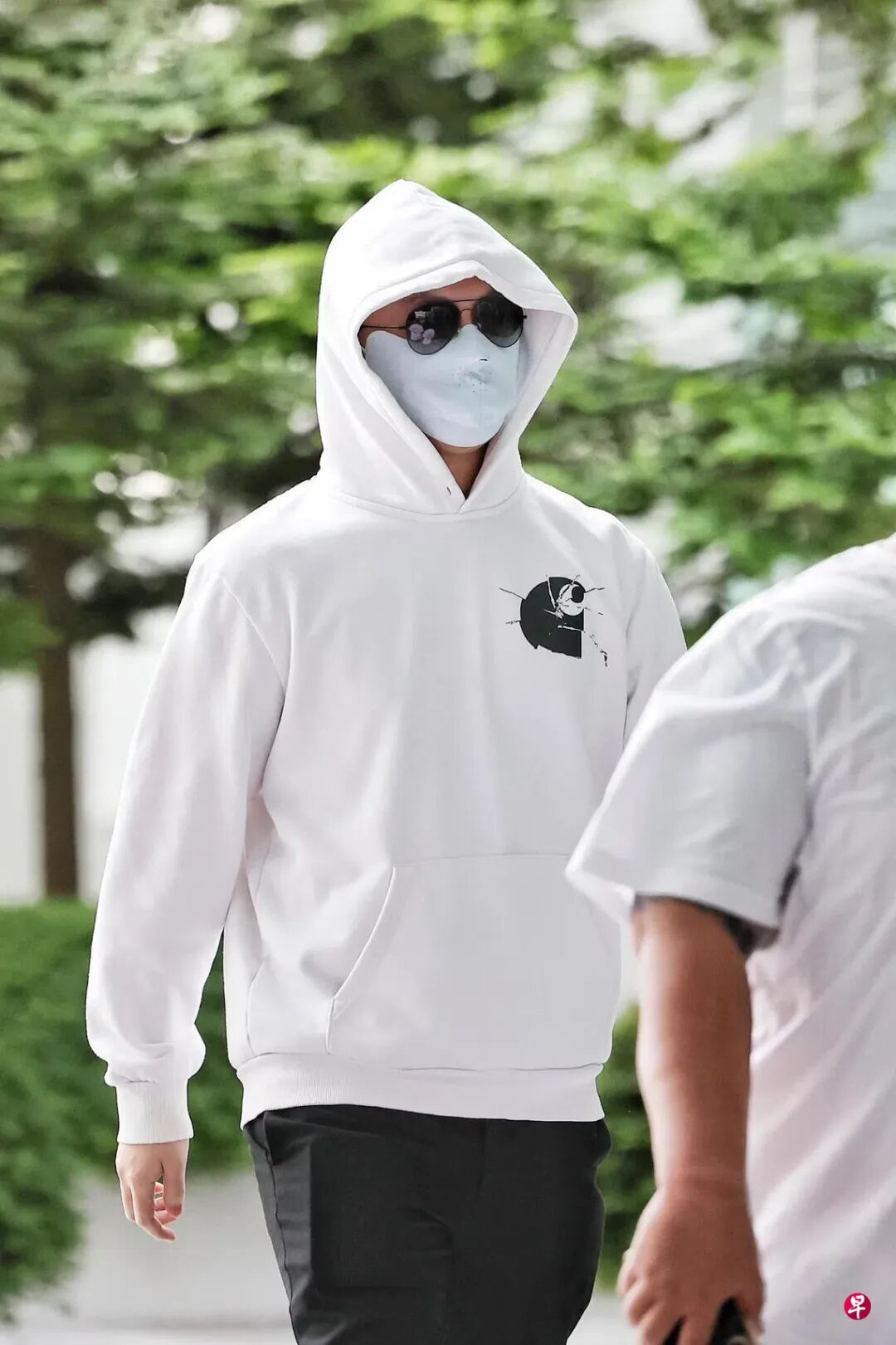 帮新加坡30亿元洗钱案被告做事判坐牢，中国籍前银行经理求情：每次交易只赚几百_新加坡_新闻_华人头条