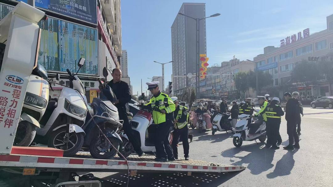 靖边交警机关警力下沉一线 打响城市交通环境整治攻坚战