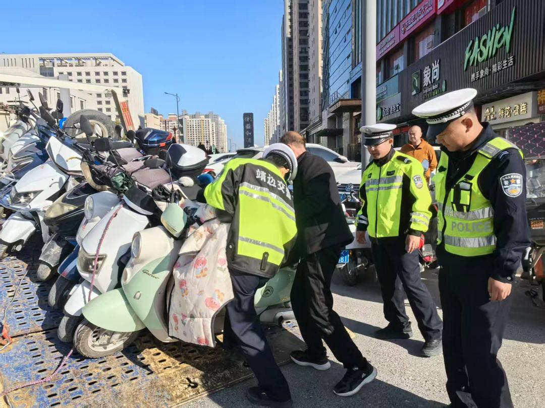 靖边交警机关警力下沉一线 打响城市交通环境整治攻坚战