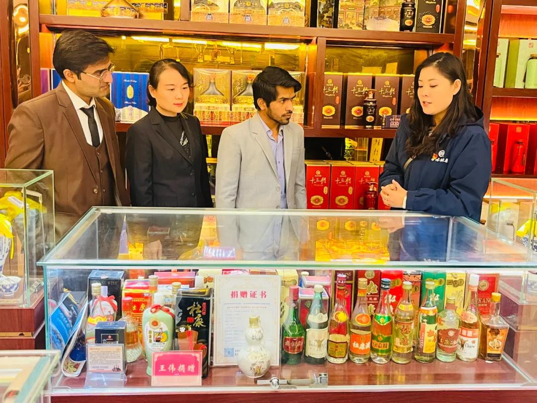 巴基斯坦友人访陕 品鉴<a href=https://www.shidiannet.com/zt/shaanxi/ target=_blank class=infotextkey>陕西</a>白水杜康共架友谊桥梁