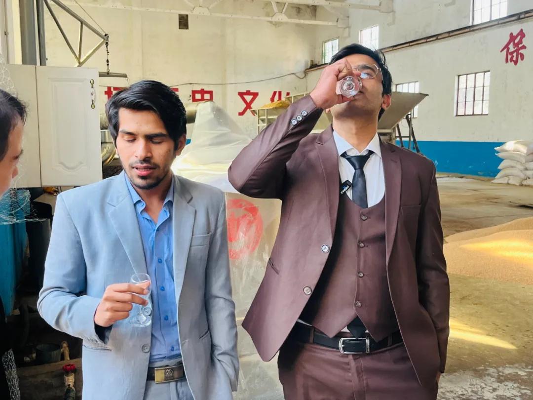 巴基斯坦友人访陕 品鉴<a href=https://www.shidiannet.com/zt/shaanxi/ target=_blank class=infotextkey>陕西</a>白水杜康共架友谊桥梁