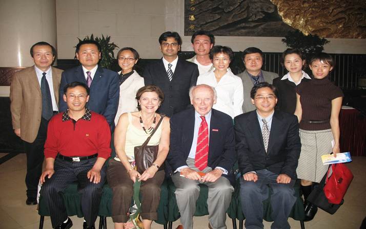 沃森博士在西安交大接见人类基因组计划测序任务参加者