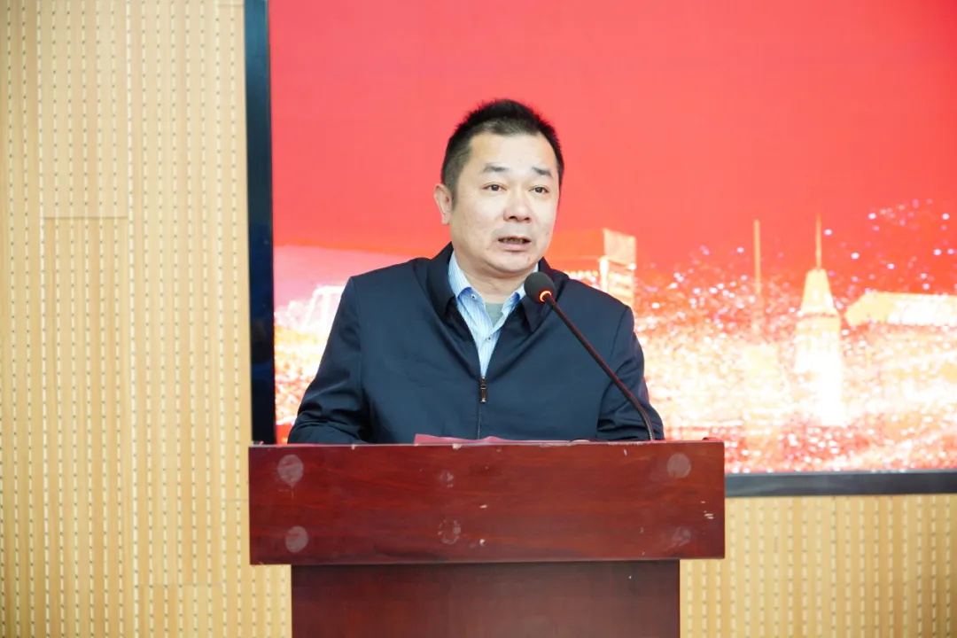 陕西省少年儿童文化研究会卞正华会长携手爱心企业为阜宁县80所中小学捐赠55.6万科教物资