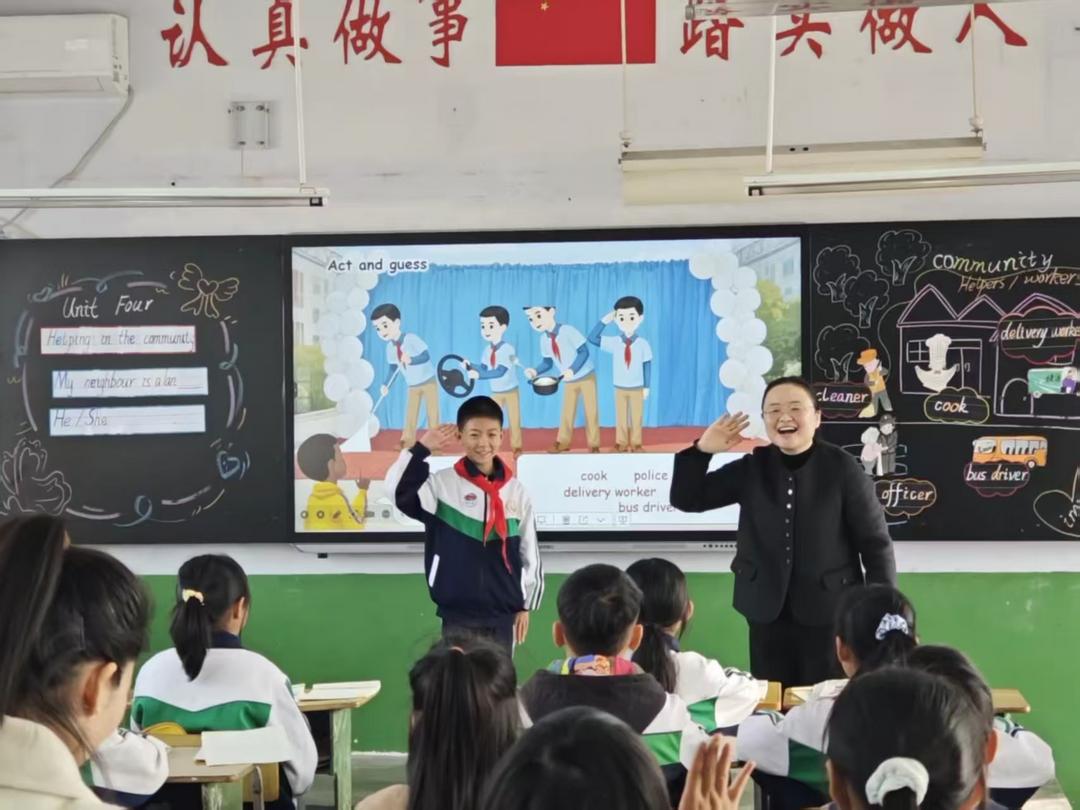 汉中百名教师齐聚柳树镇中心学校,三新课堂赋能乡村教育