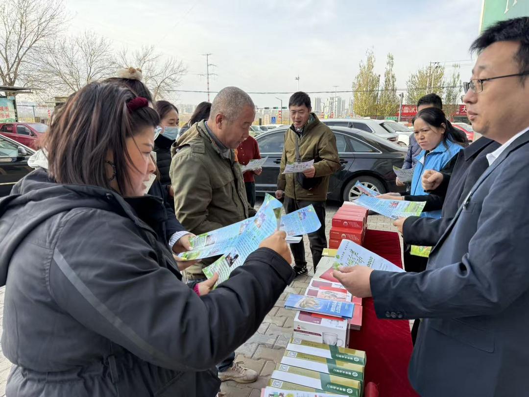 鼓楼街道环城北路社区联合长城北路支行开展垃圾分类宣传活动