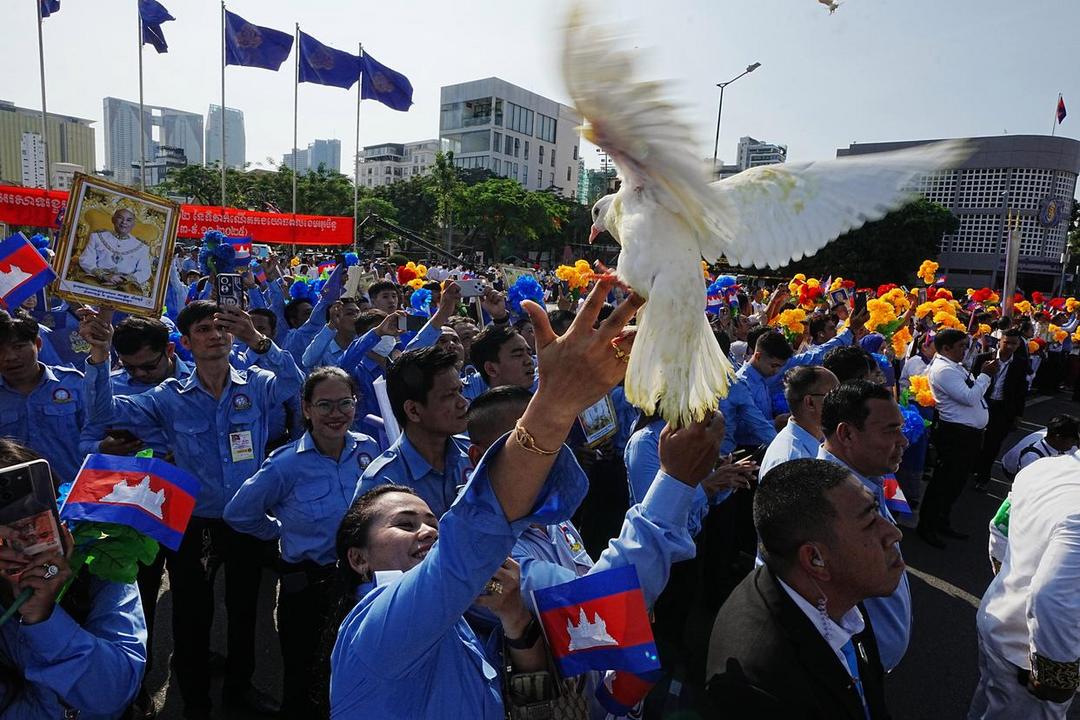 （外代一线）柬埔寨庆祝独立72周年