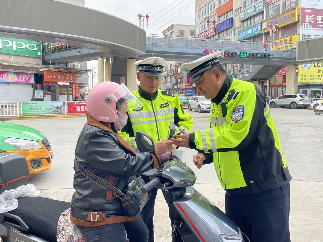 靖边公安交管大队：多维发力，织密交通安全宣传网