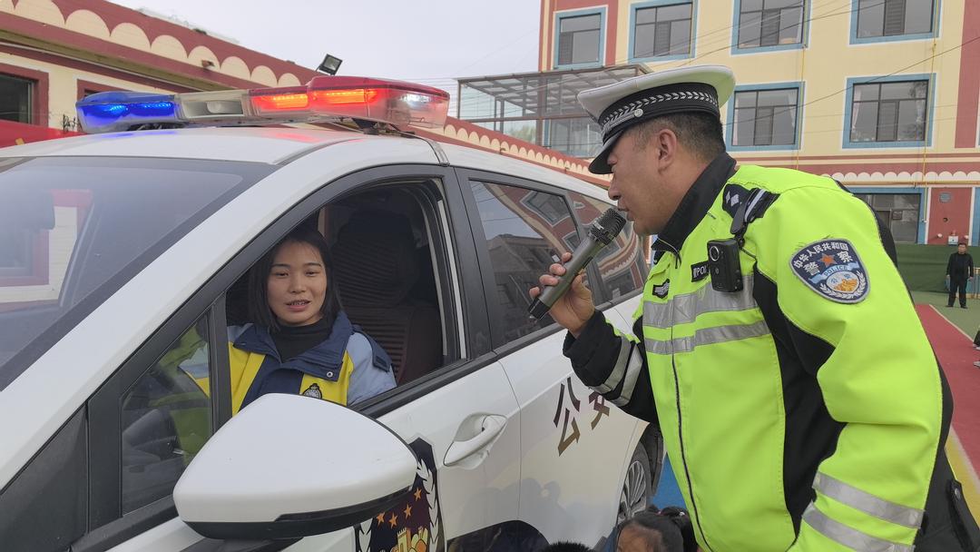 靖边公安：警车进“课堂” 安全入童心
