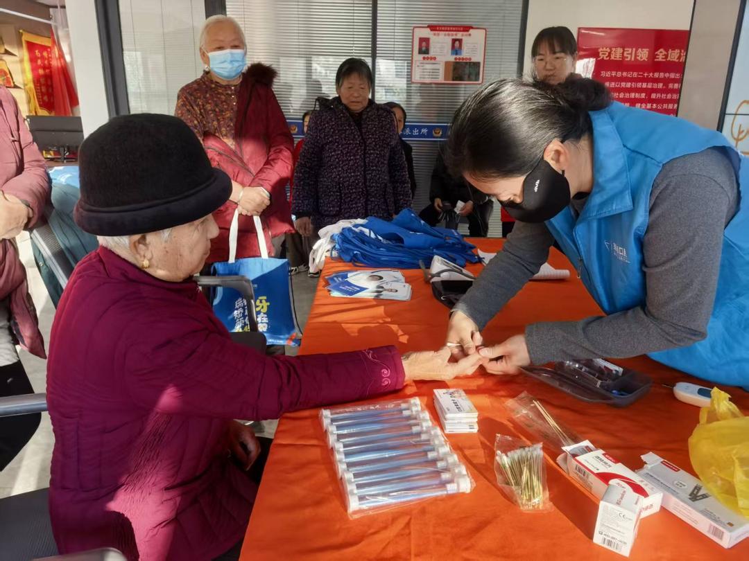 寨城庄社区开展“关爱口腔健康·守护幸福晚年”口腔义诊